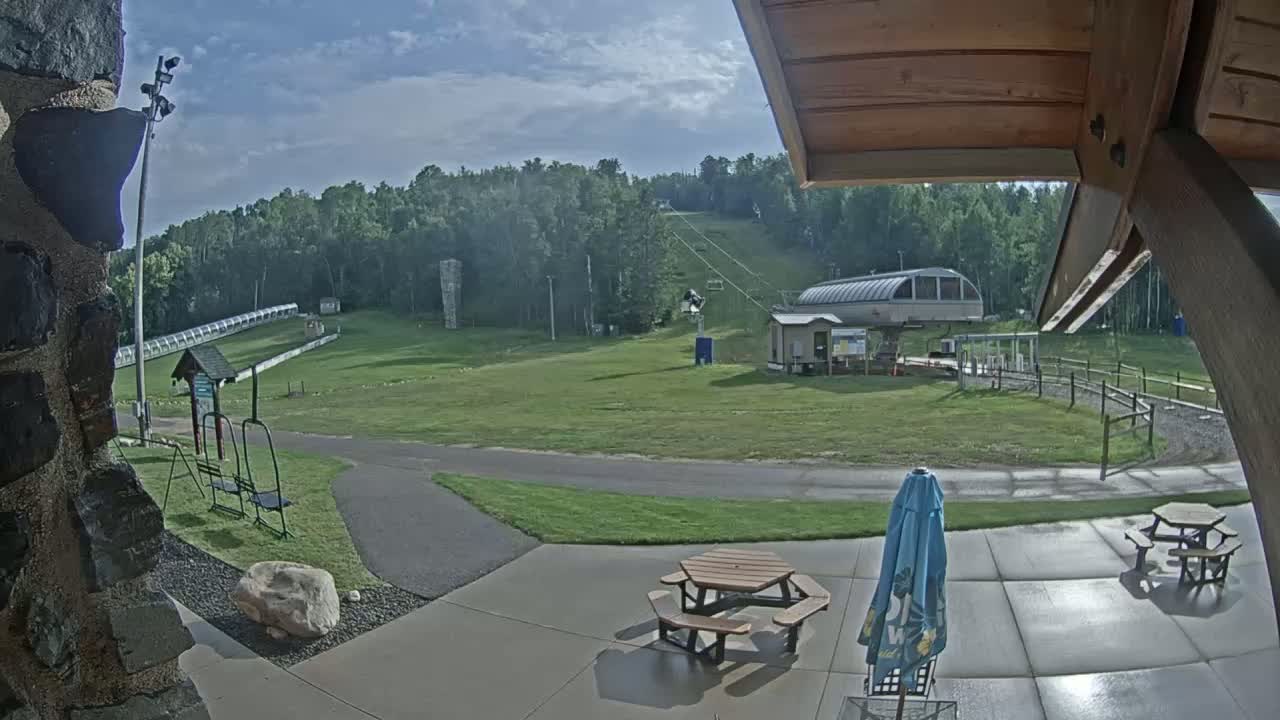 Giants Ridge Main Square, Ski Slopes & Cable Car Live Cam - Biwabik, Saint Louis, Minnesota, USA