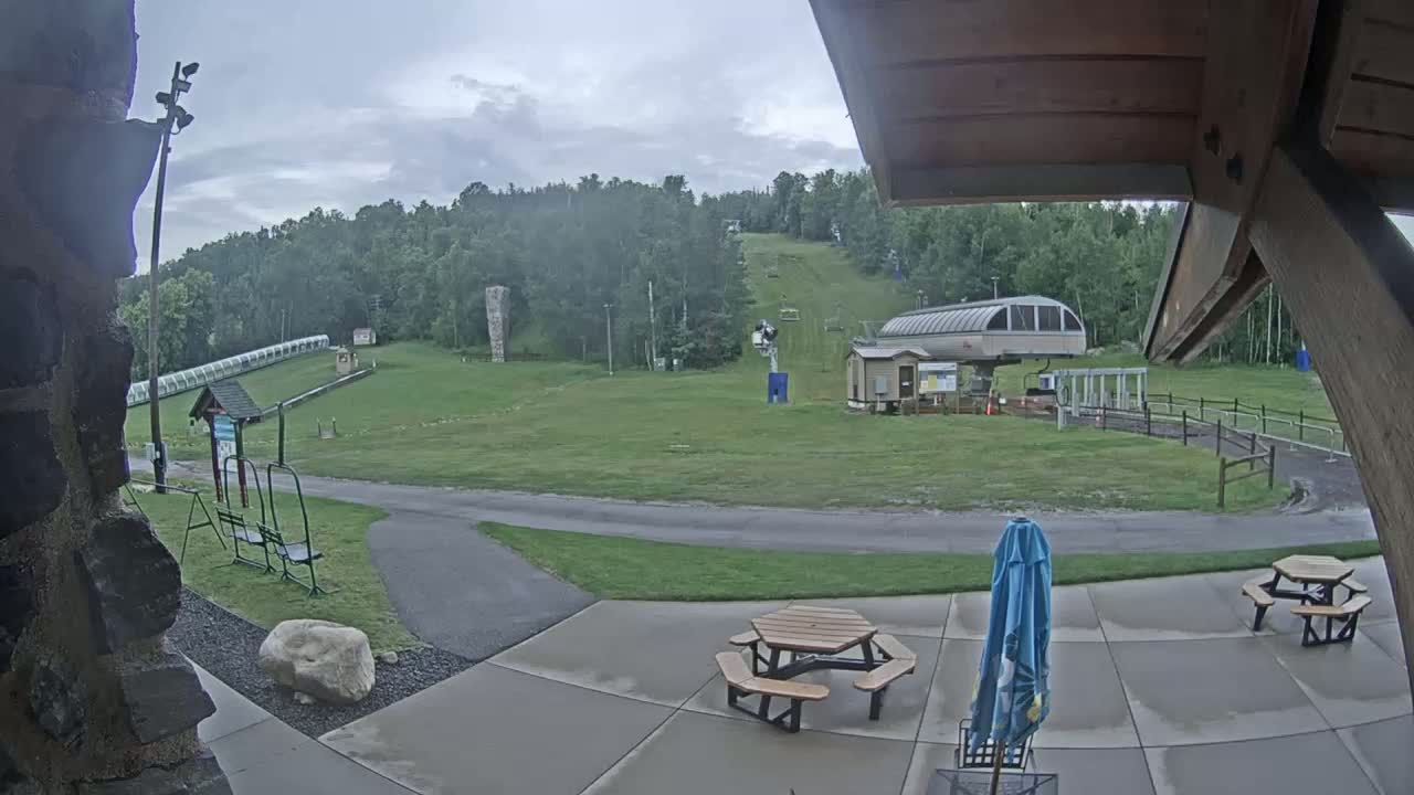 Giants Ridge Main Square, Ski Slopes & Cable Car Live Cam - Biwabik, Saint Louis, Minnesota, USA