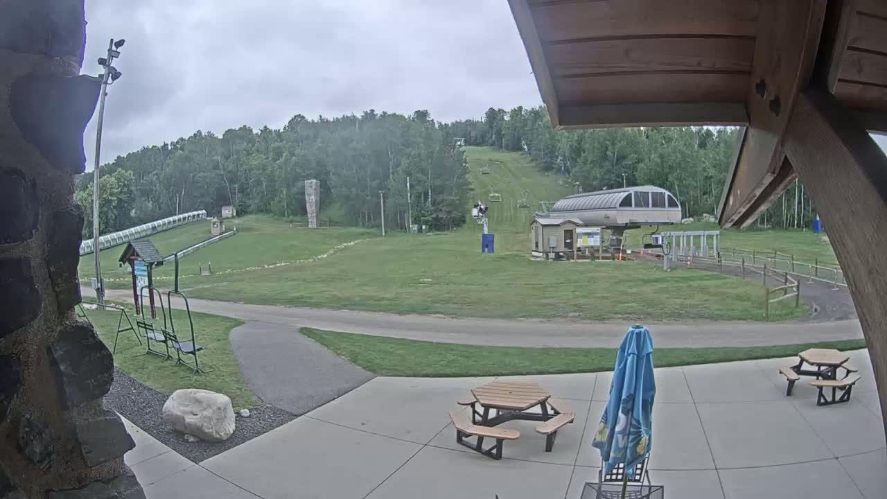 Giants Ridge Main Square, Ski Slopes & Cable Car Live Cam - Biwabik, Saint Louis, Minnesota, USA