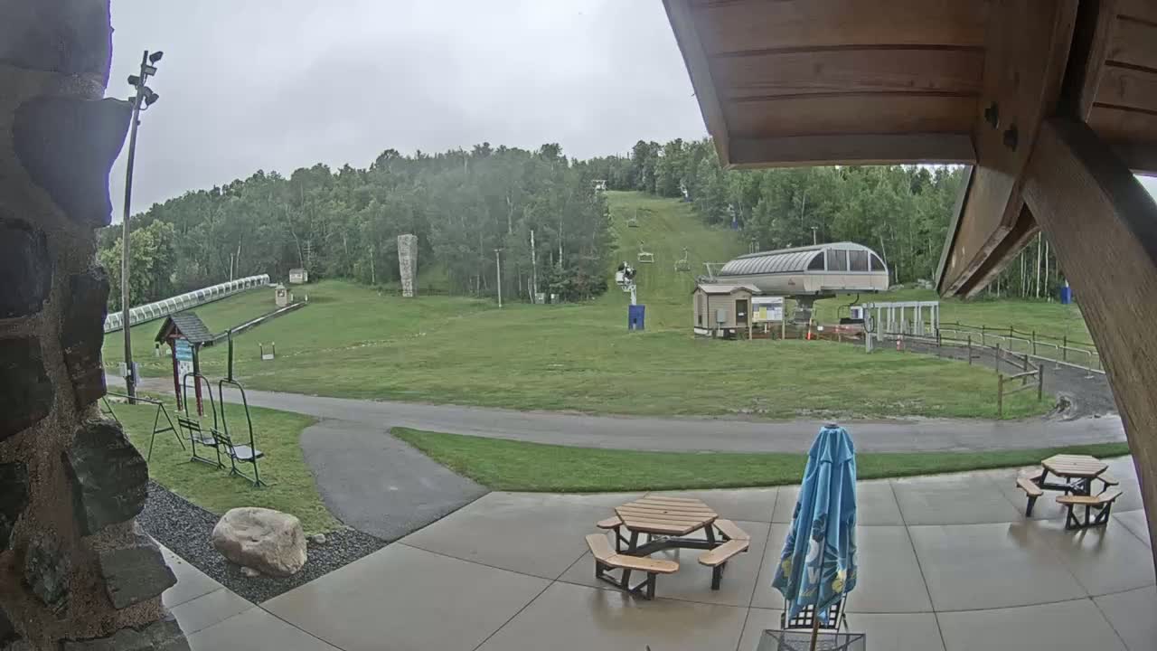 Giants Ridge Main Square, Ski Slopes & Cable Car Live Cam - Biwabik, Saint Louis, Minnesota, USA