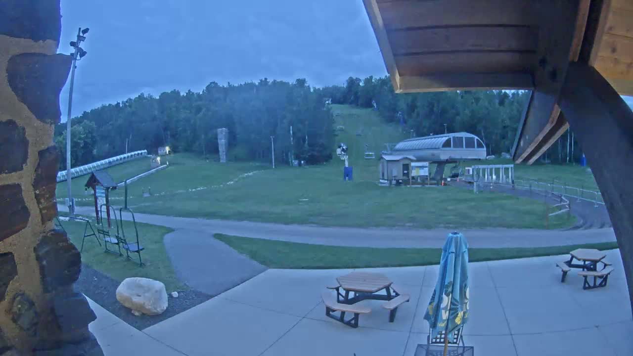 Giants Ridge Main Square, Ski Slopes & Cable Car Live Cam - Biwabik, Saint Louis, Minnesota, USA