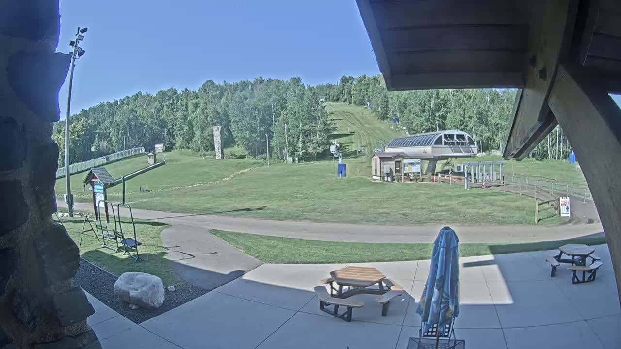 Giants Ridge Main Square, Ski Slopes & Cable Car Live Cam - Biwabik, Saint Louis, Minnesota, USA