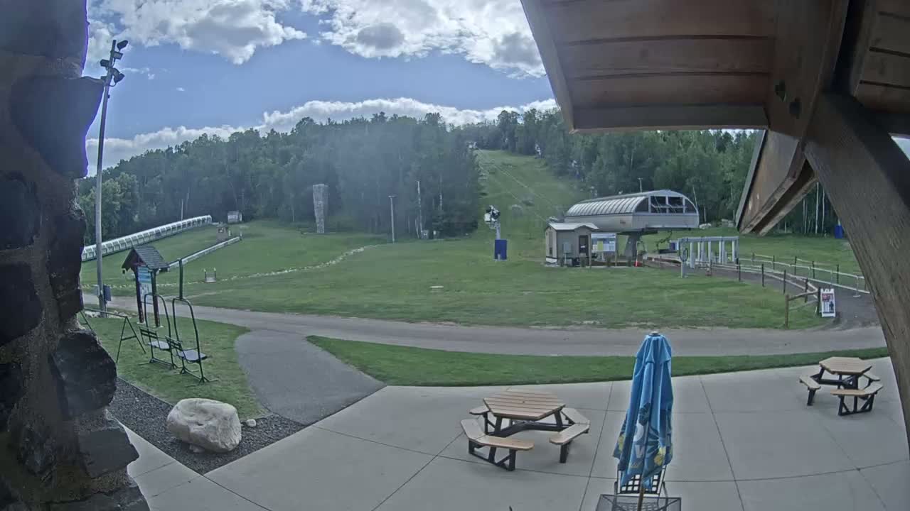 Giants Ridge Main Square, Ski Slopes & Cable Car Live Cam - Biwabik, Saint Louis, Minnesota, USA