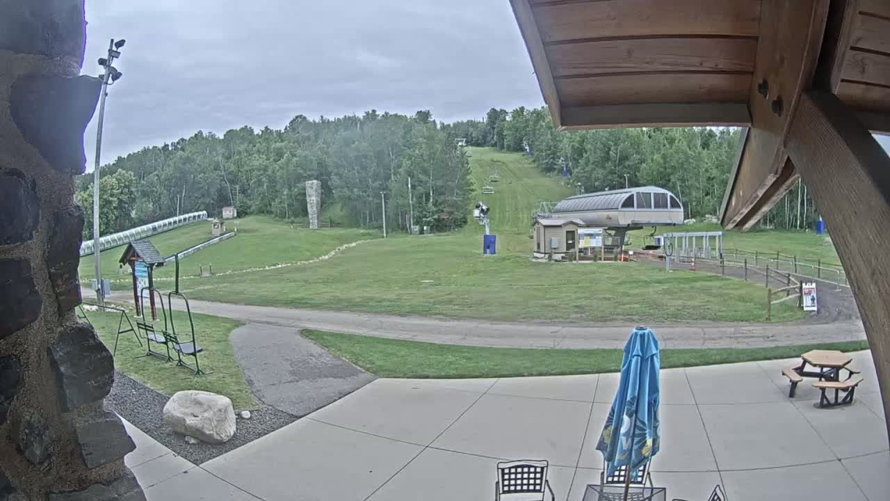 Giants Ridge Main Square, Ski Slopes & Cable Car Live Cam - Biwabik, Saint Louis, Minnesota, USA