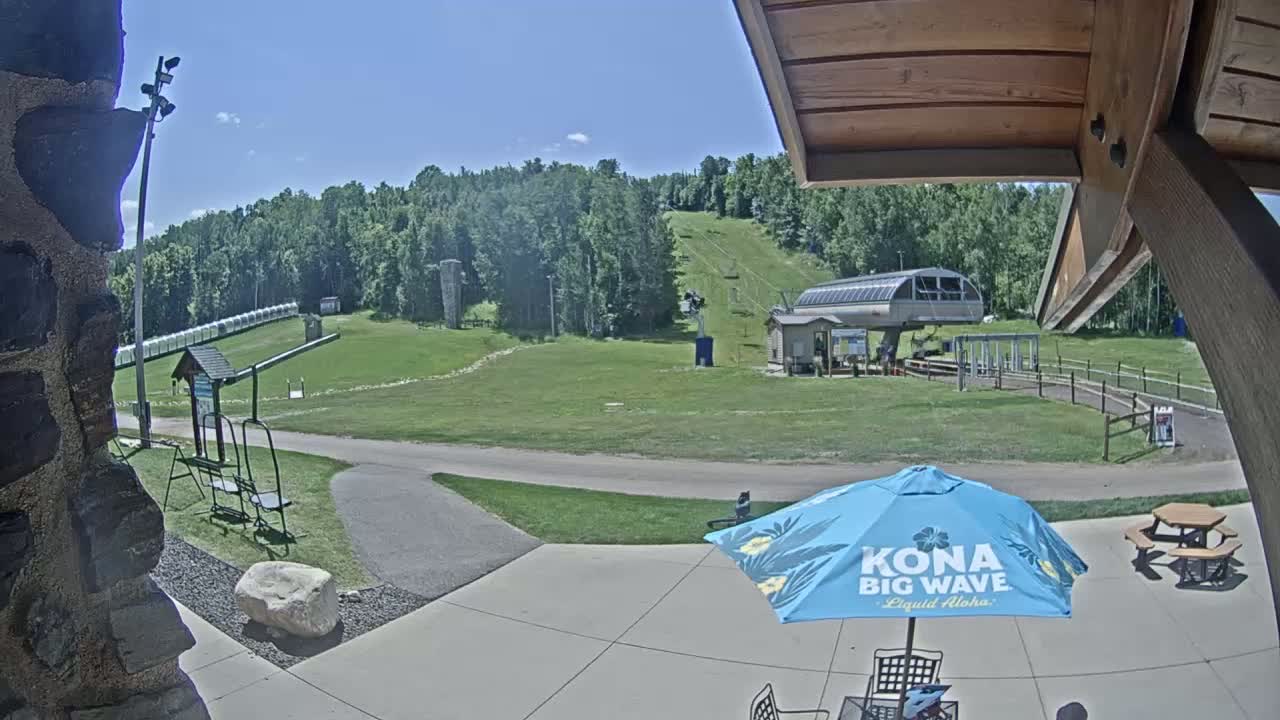 Giants Ridge Main Square, Ski Slopes & Cable Car Live Cam - Biwabik, Saint Louis, Minnesota, USA