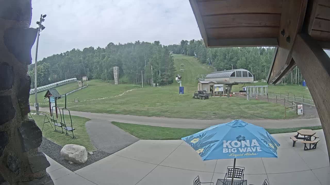 Giants Ridge Main Square, Ski Slopes & Cable Car Live Cam - Biwabik, Saint Louis, Minnesota, USA
