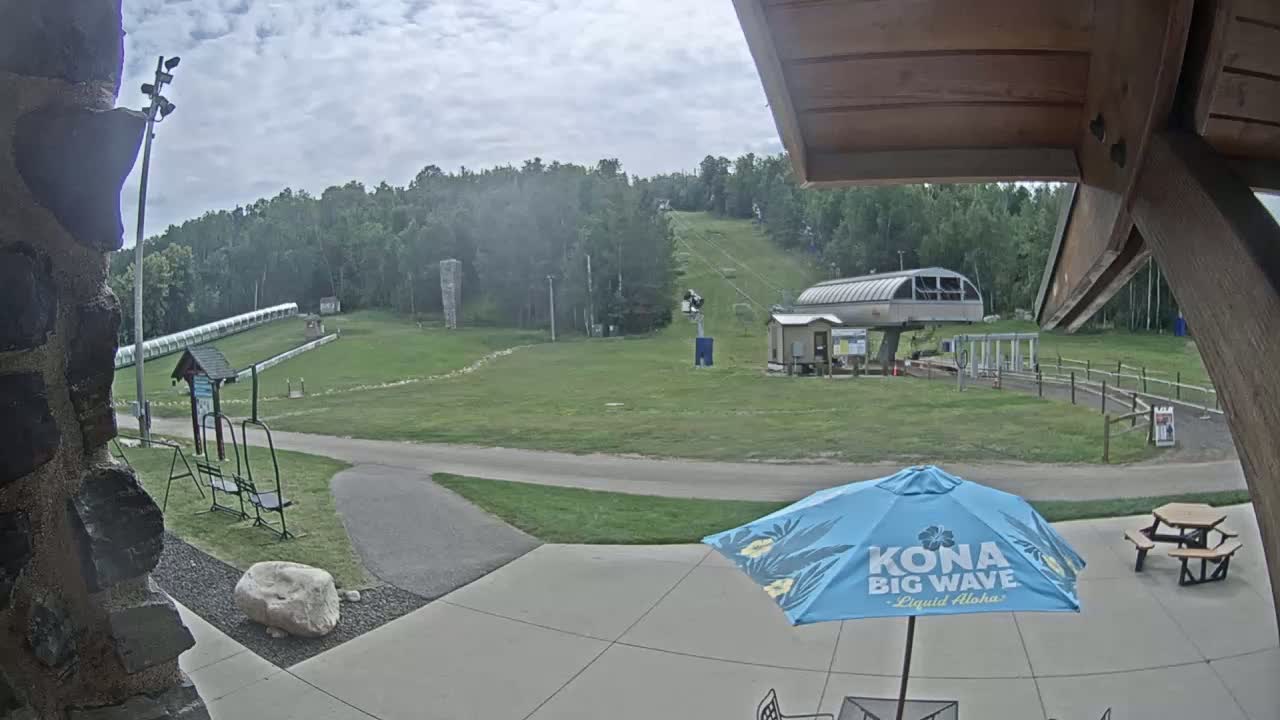 Giants Ridge Main Square, Ski Slopes & Cable Car Live Cam - Biwabik, Saint Louis, Minnesota, USA