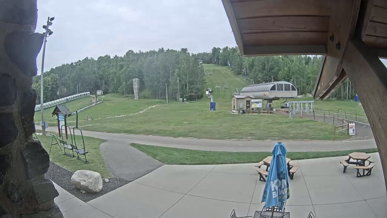 Giants Ridge Main Square, Ski Slopes & Cable Car Live Cam - Biwabik, Saint Louis, Minnesota, USA