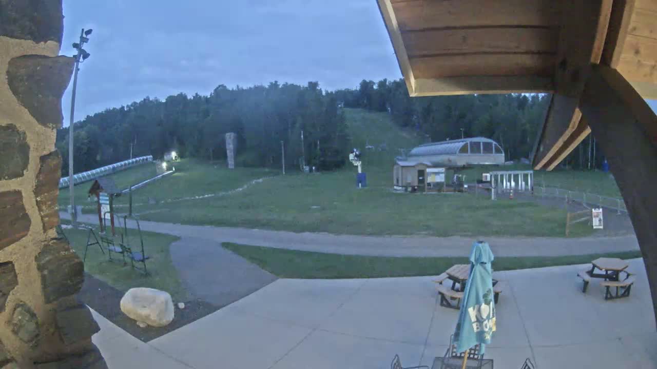 Giants Ridge Main Square, Ski Slopes & Cable Car Live Cam - Biwabik, Saint Louis, Minnesota, USA