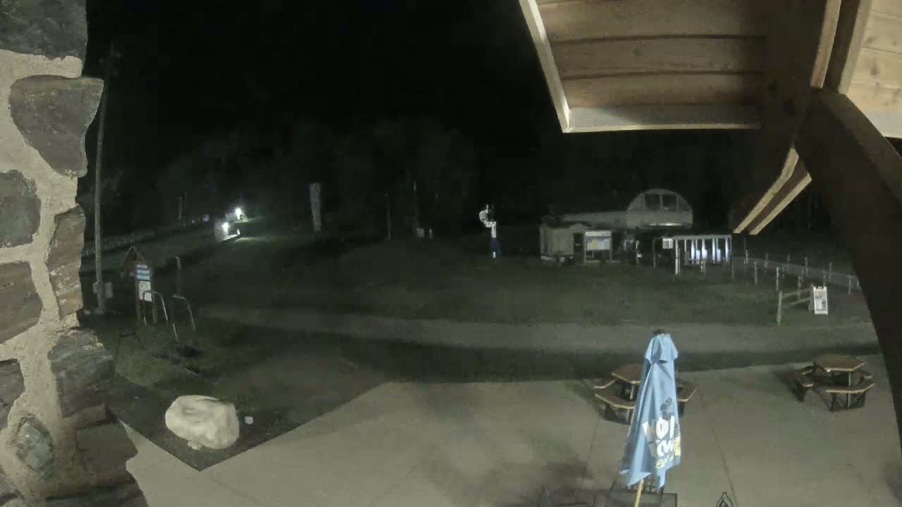 Giants Ridge Main Square, Ski Slopes & Cable Car Live Cam - Biwabik, Saint Louis, Minnesota, USA