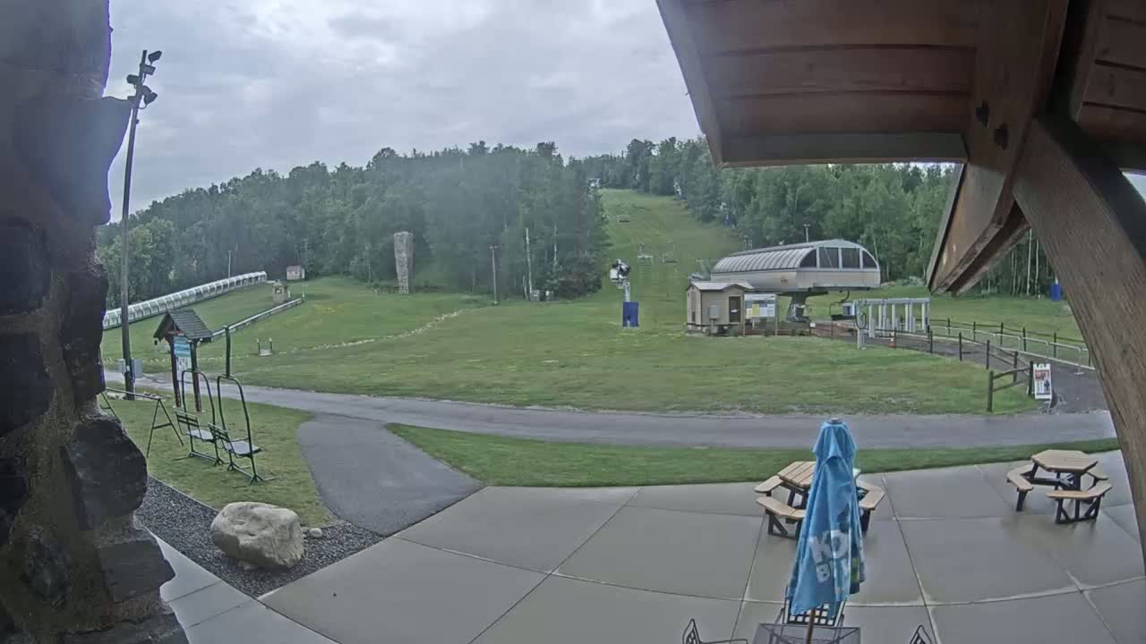 Giants Ridge Main Square, Ski Slopes & Cable Car Live Cam - Biwabik, Saint Louis, Minnesota, USA