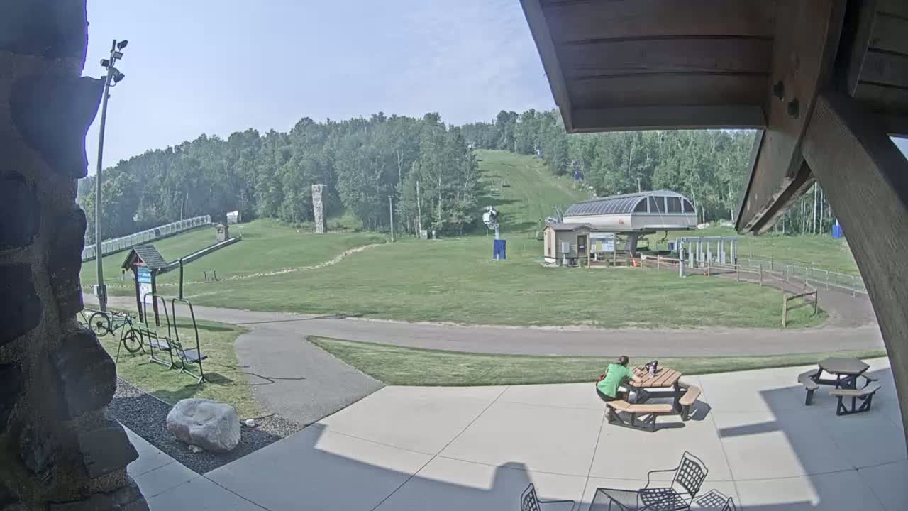 Giants Ridge Main Square, Ski Slopes & Cable Car Live Cam - Biwabik, Saint Louis, Minnesota, USA