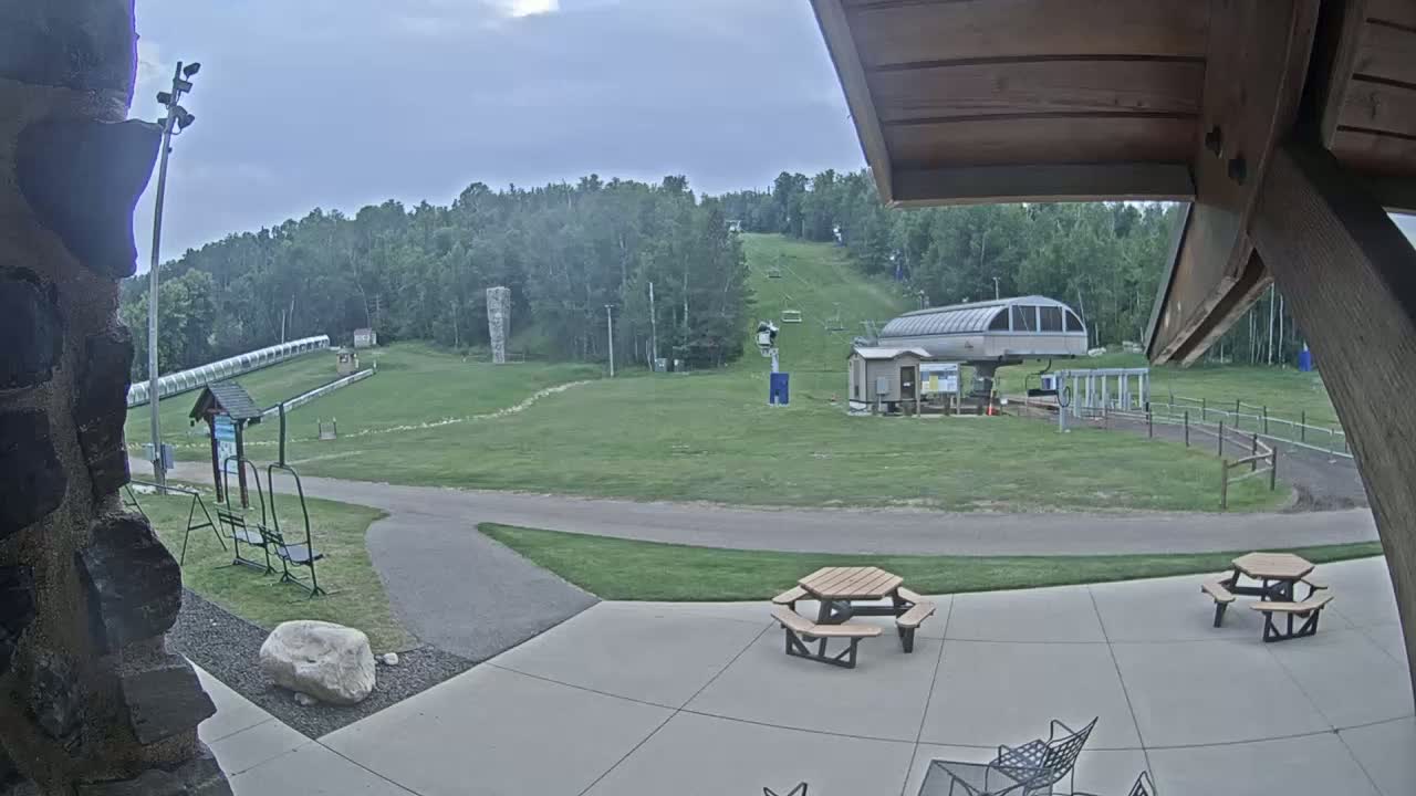 Giants Ridge Main Square, Ski Slopes & Cable Car Live Cam - Biwabik, Saint Louis, Minnesota, USA