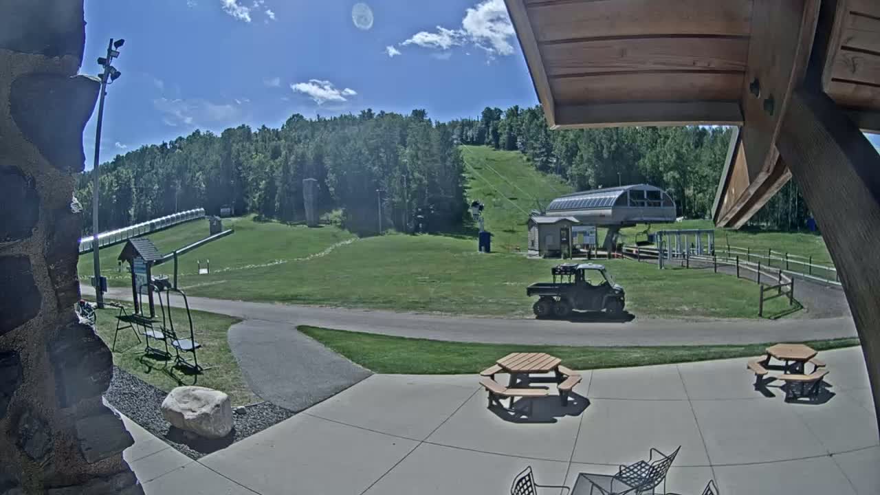 Giants Ridge Main Square, Ski Slopes & Cable Car Live Cam - Biwabik, Saint Louis, Minnesota, USA