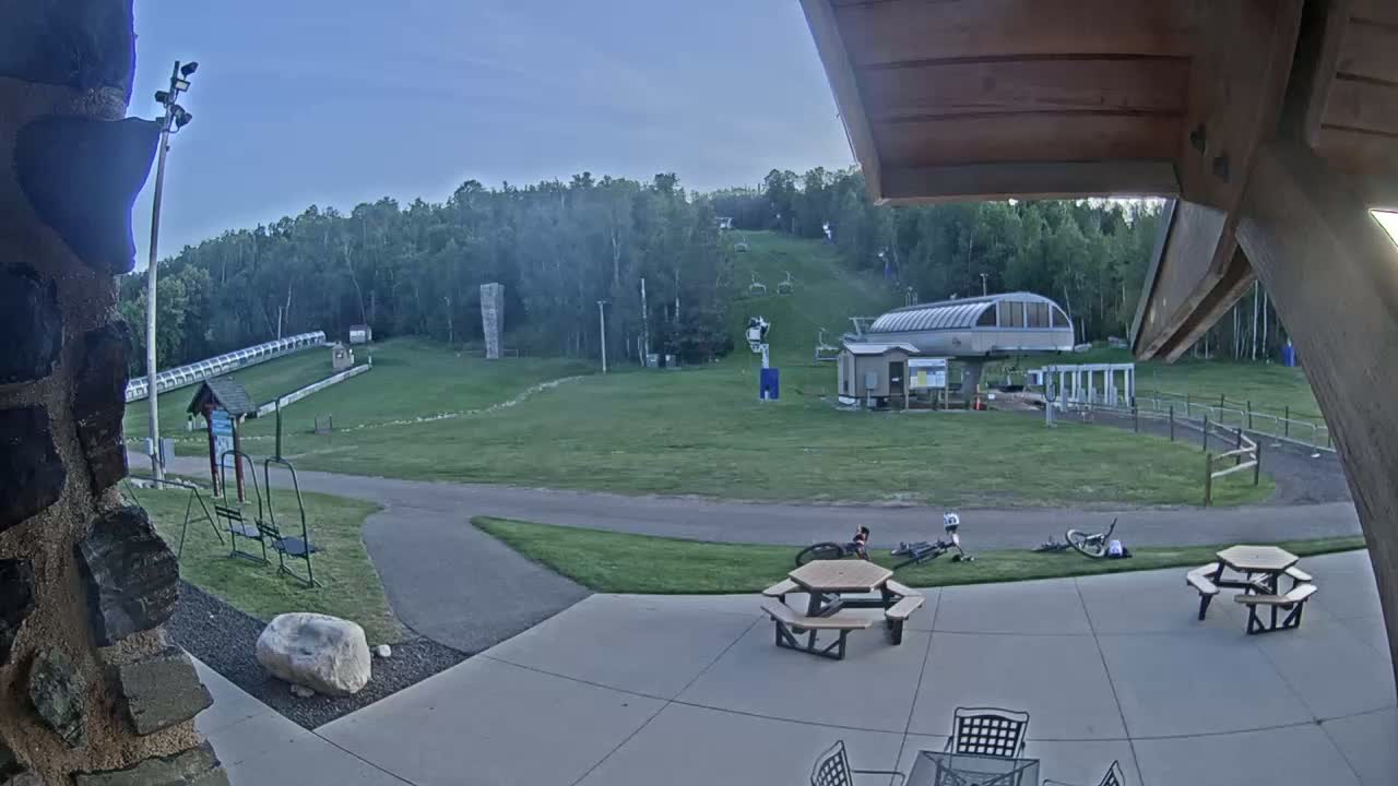 Giants Ridge Main Square, Ski Slopes & Cable Car Live Cam - Biwabik, Saint Louis, Minnesota, USA