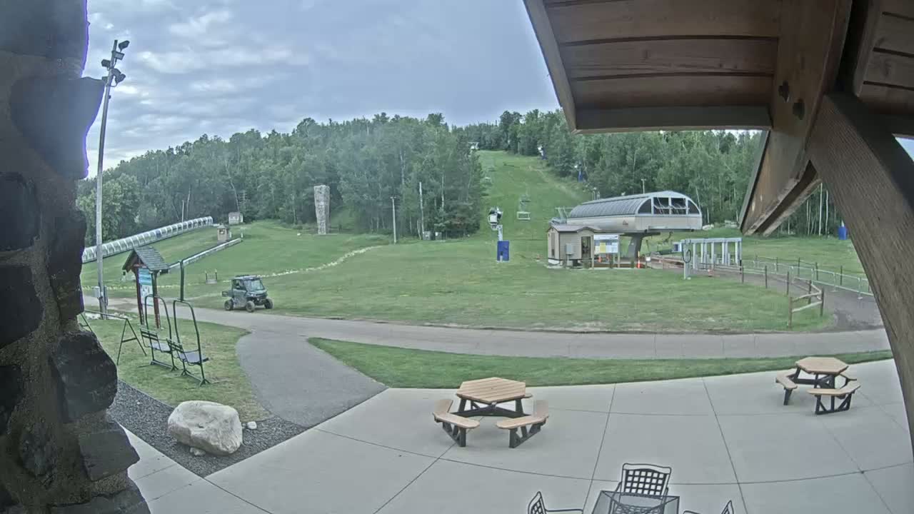 Giants Ridge Main Square, Ski Slopes & Cable Car Live Cam - Biwabik, Saint Louis, Minnesota, USA