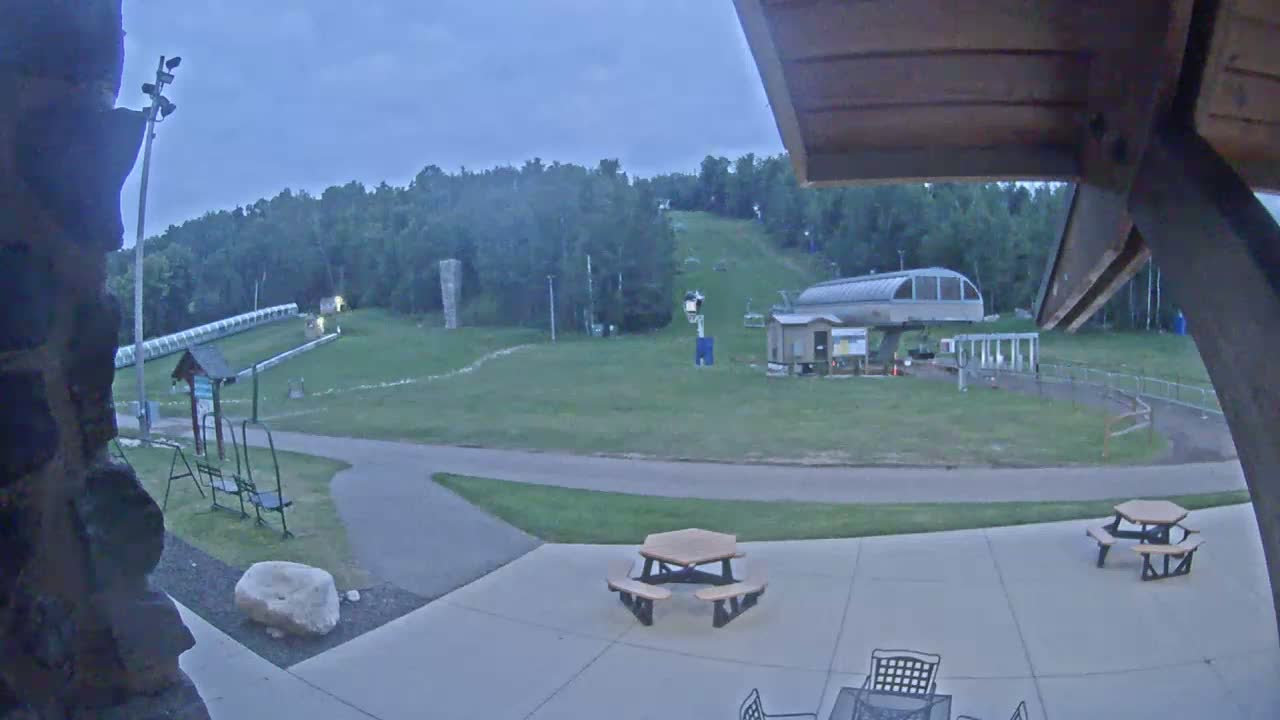Giants Ridge Main Square, Ski Slopes & Cable Car Live Cam - Biwabik, Saint Louis, Minnesota, USA