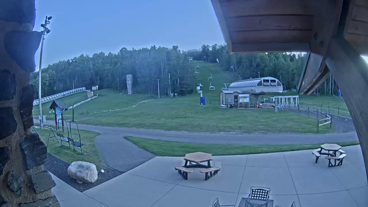 Giants Ridge Main Square, Ski Slopes & Cable Car Live Cam - Biwabik, Saint Louis, Minnesota, USA