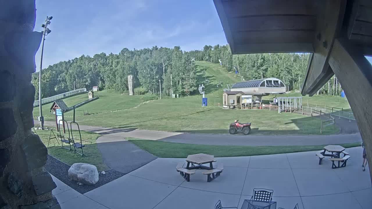 Giants Ridge Main Square, Ski Slopes & Cable Car Live Cam - Biwabik, Saint Louis, Minnesota, USA