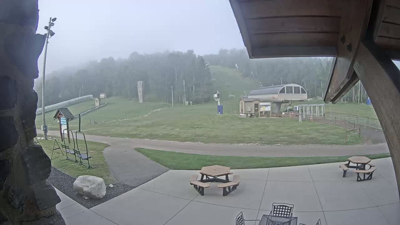 Giants Ridge Main Square, Ski Slopes & Cable Car Live Cam - Biwabik, Saint Louis, Minnesota, USA