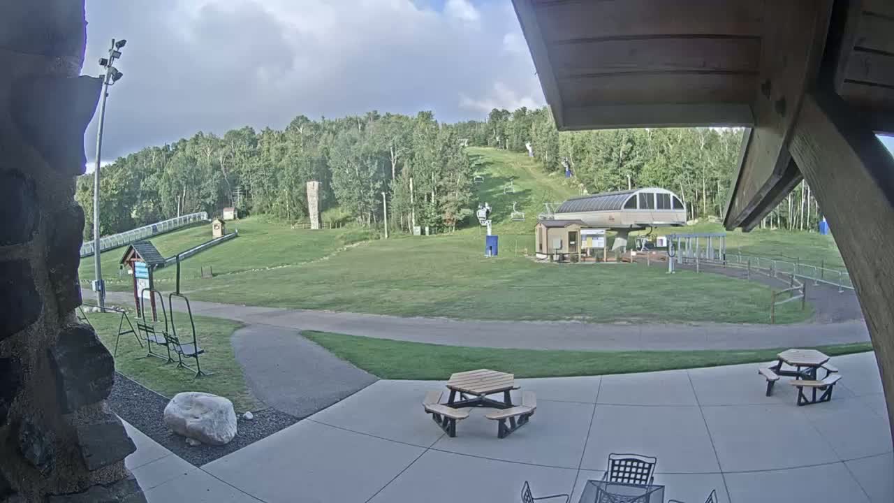 Giants Ridge Main Square, Ski Slopes & Cable Car Live Cam - Biwabik, Saint Louis, Minnesota, USA