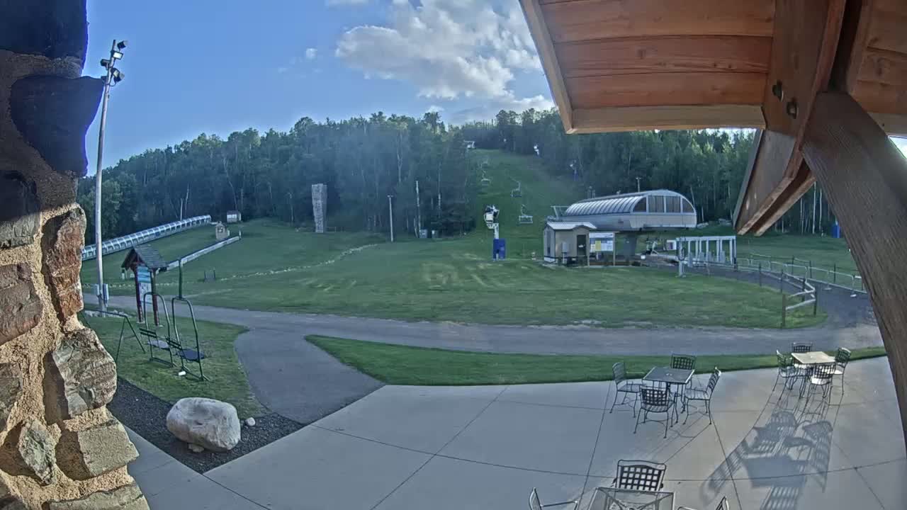 Giants Ridge Main Square, Ski Slopes & Cable Car Live Cam - Biwabik, Saint Louis, Minnesota, USA