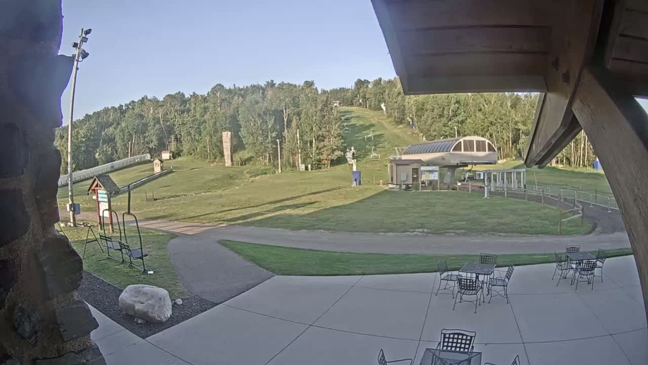 Giants Ridge Main Square, Ski Slopes & Cable Car Live Cam - Biwabik, Saint Louis, Minnesota, USA