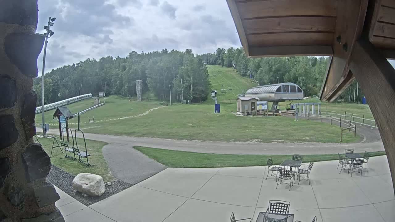 Giants Ridge Main Square, Ski Slopes & Cable Car Live Cam - Biwabik, Saint Louis, Minnesota, USA