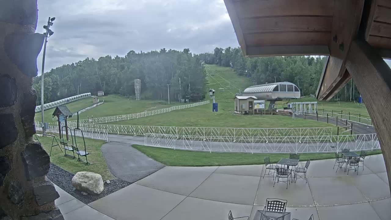 Giants Ridge Main Square, Ski Slopes & Cable Car Live Cam - Biwabik, Saint Louis, Minnesota, USA