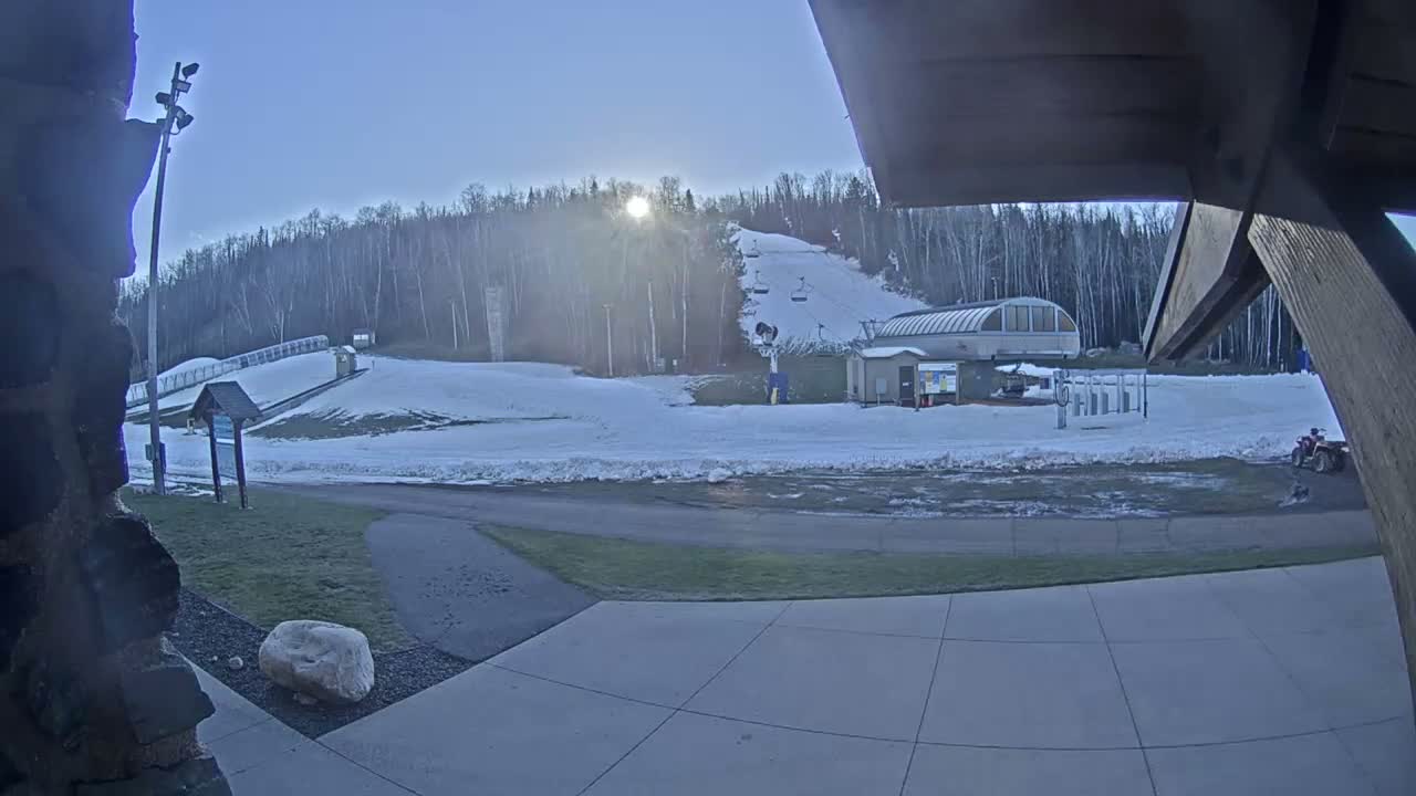 Giants Ridge Main Square, Ski Slopes & Cable Car Live Cam - Biwabik, Saint Louis, Minnesota, USA