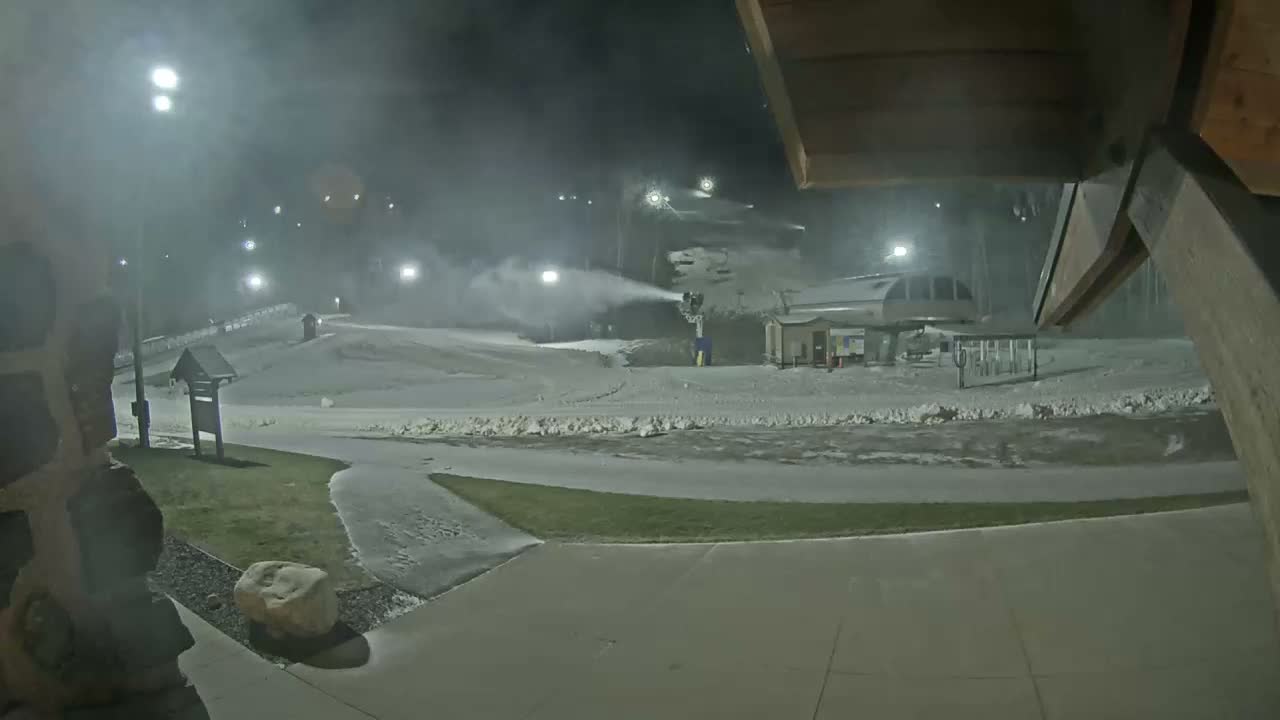 Giants Ridge Main Square, Ski Slopes & Cable Car Live Cam - Biwabik, Saint Louis, Minnesota, USA