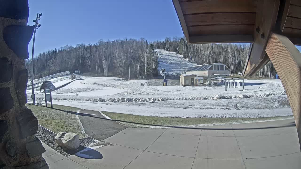 Giants Ridge Main Square, Ski Slopes & Cable Car Live Cam - Biwabik, Saint Louis, Minnesota, USA