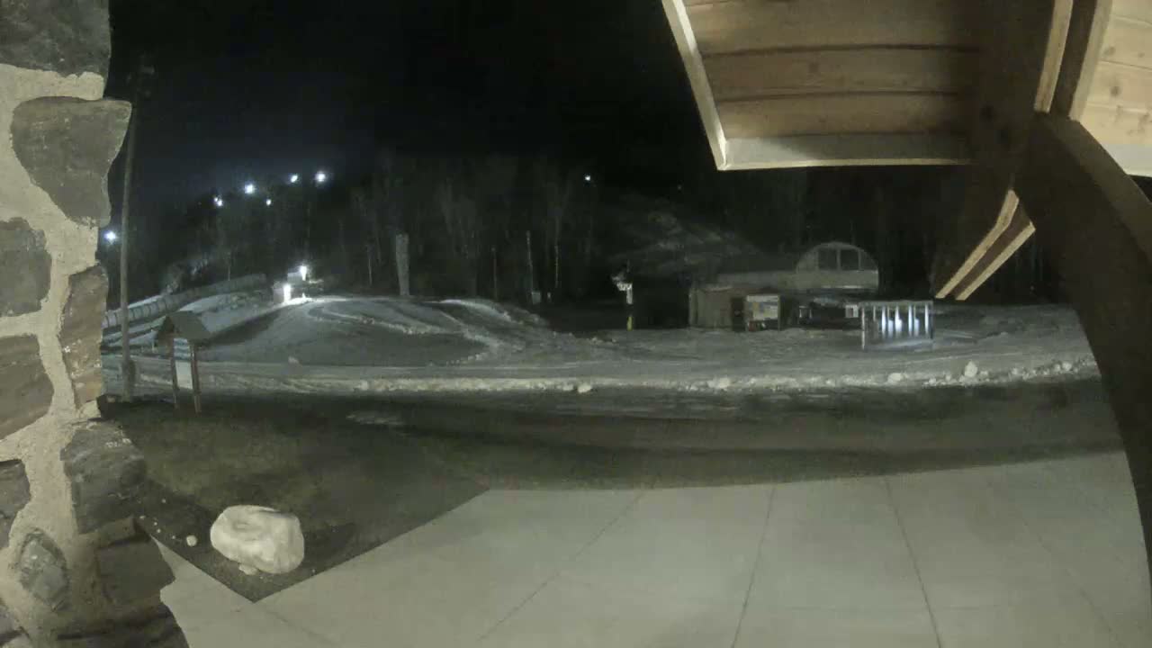 Giants Ridge Main Square, Ski Slopes & Cable Car Live Cam - Biwabik, Saint Louis, Minnesota, USA