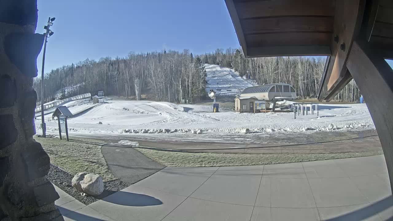 Giants Ridge Main Square, Ski Slopes & Cable Car Live Cam - Biwabik, Saint Louis, Minnesota, USA