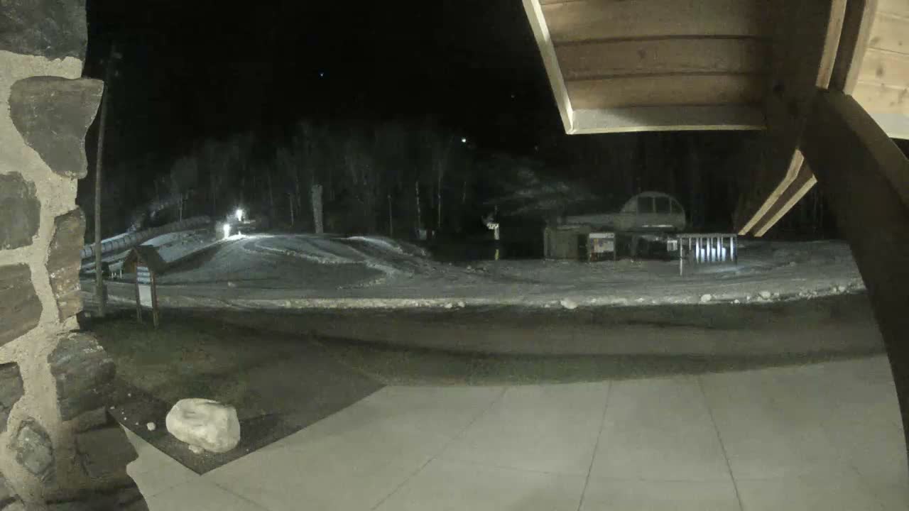 Giants Ridge Main Square, Ski Slopes & Cable Car Live Cam - Biwabik, Saint Louis, Minnesota, USA