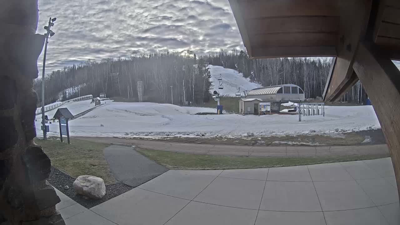 Giants Ridge Main Square, Ski Slopes & Cable Car Live Cam - Biwabik, Saint Louis, Minnesota, USA