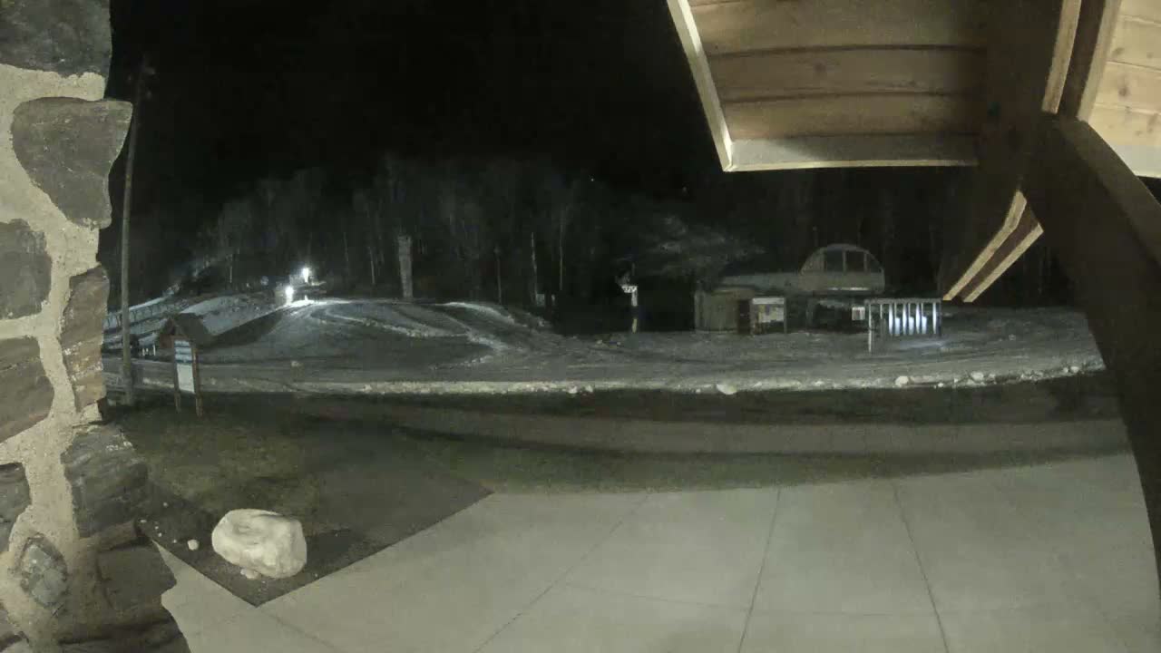 Giants Ridge Main Square, Ski Slopes & Cable Car Live Cam - Biwabik, Saint Louis, Minnesota, USA