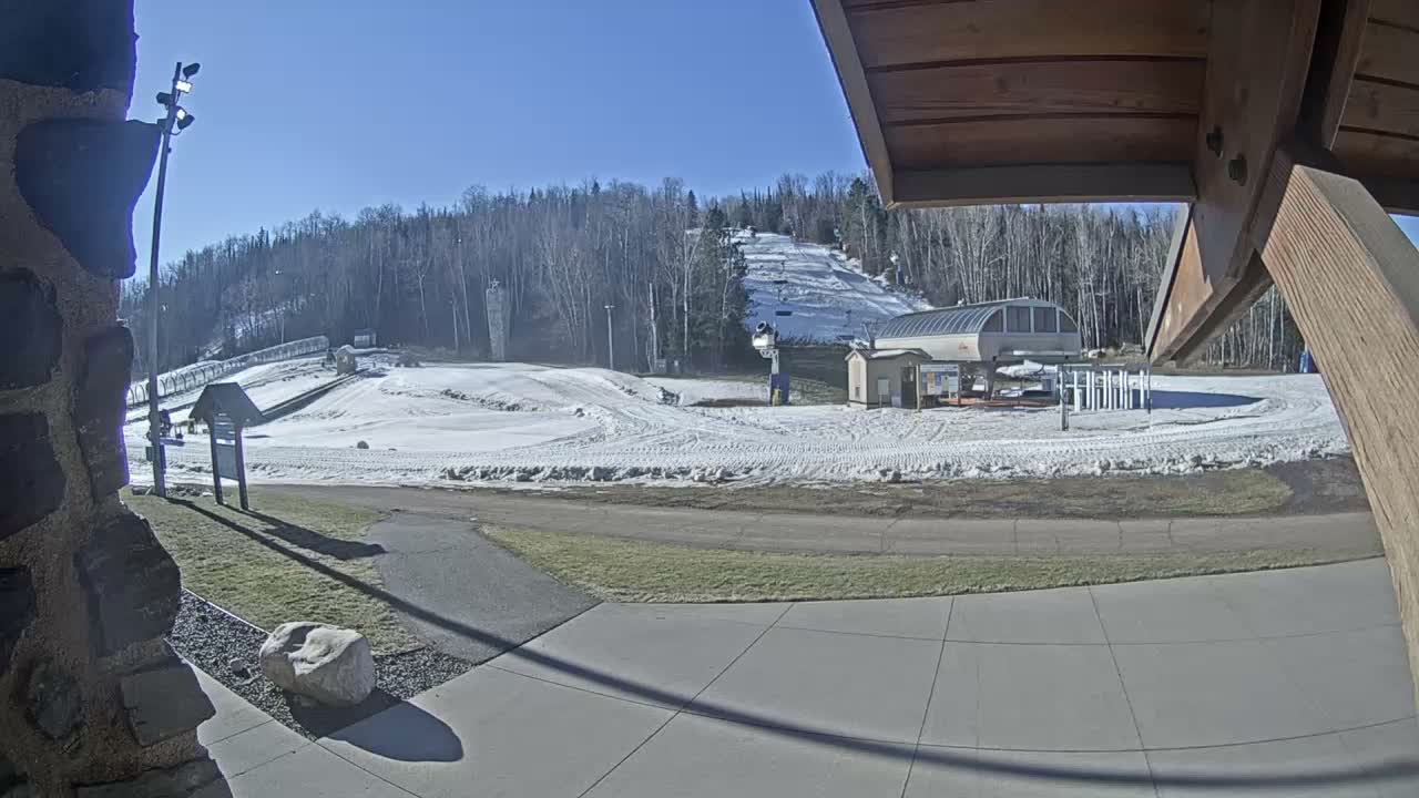 Giants Ridge Main Square, Ski Slopes & Cable Car Live Cam - Biwabik, Saint Louis, Minnesota, USA