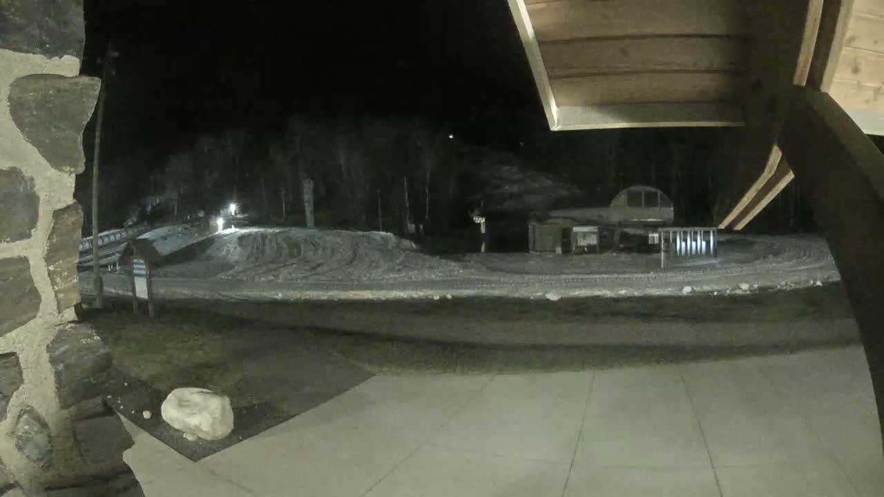 Giants Ridge Main Square, Ski Slopes & Cable Car Live Cam - Biwabik, Saint Louis, Minnesota, USA