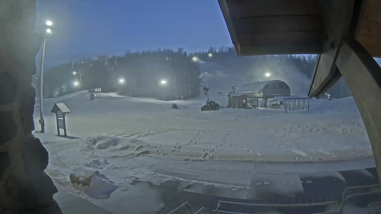 Giants Ridge Main Square, Ski Slopes & Cable Car Live Cam - Biwabik, Saint Louis, Minnesota, USA