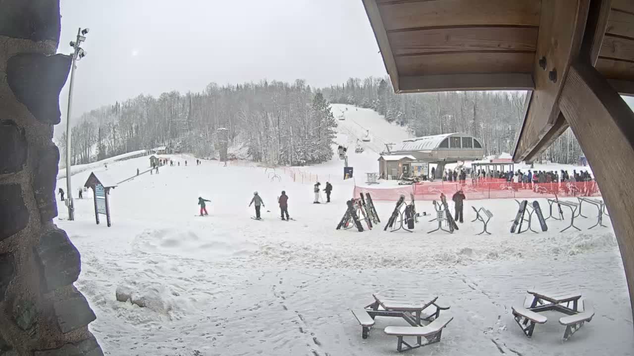 Giants Ridge Main Square, Ski Slopes & Cable Car Live Cam - Biwabik, Saint Louis, Minnesota, USA