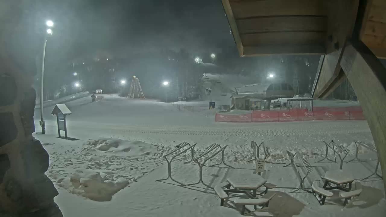 Giants Ridge Main Square, Ski Slopes & Cable Car Live Cam - Biwabik, Saint Louis, Minnesota, USA