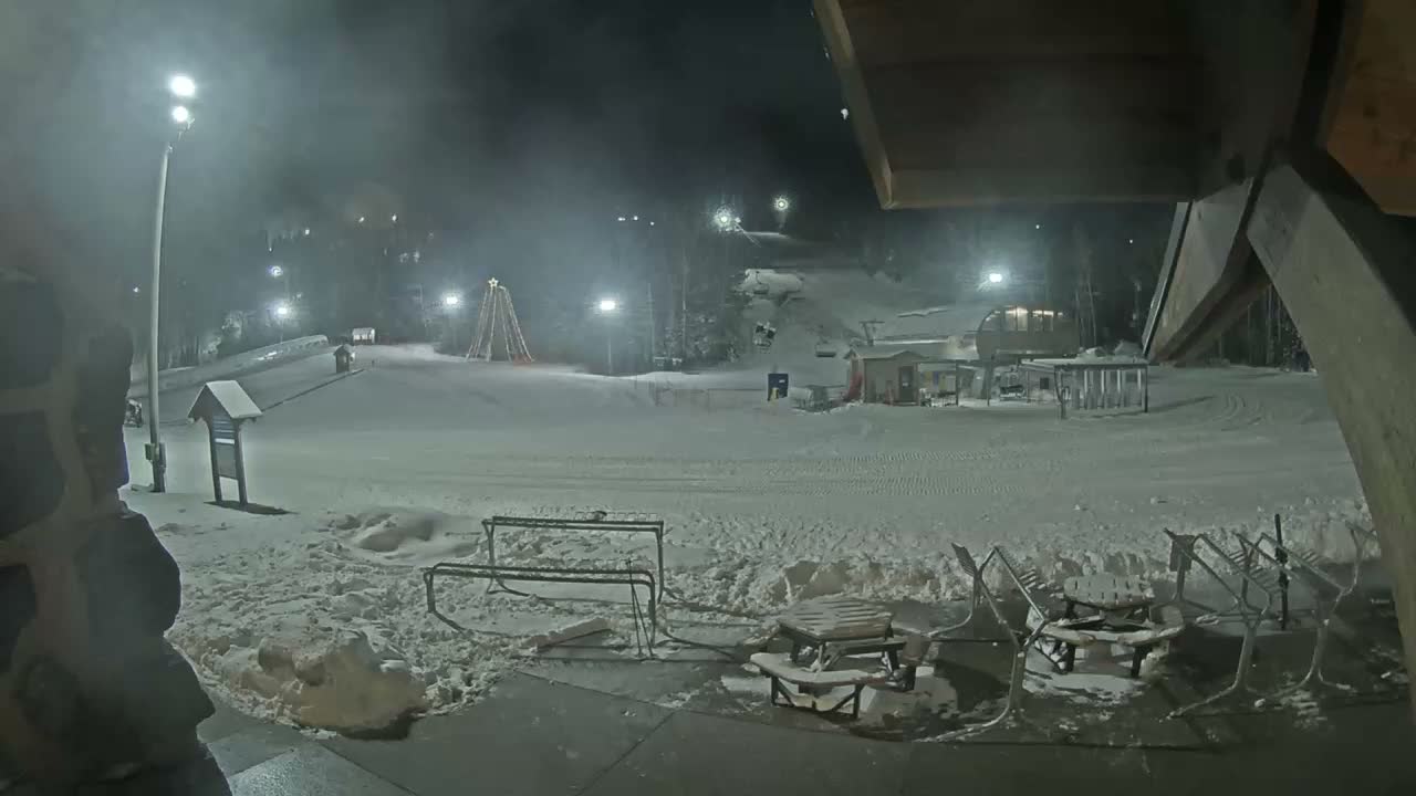 Giants Ridge Main Square, Ski Slopes & Cable Car Live Cam - Biwabik, Saint Louis, Minnesota, USA