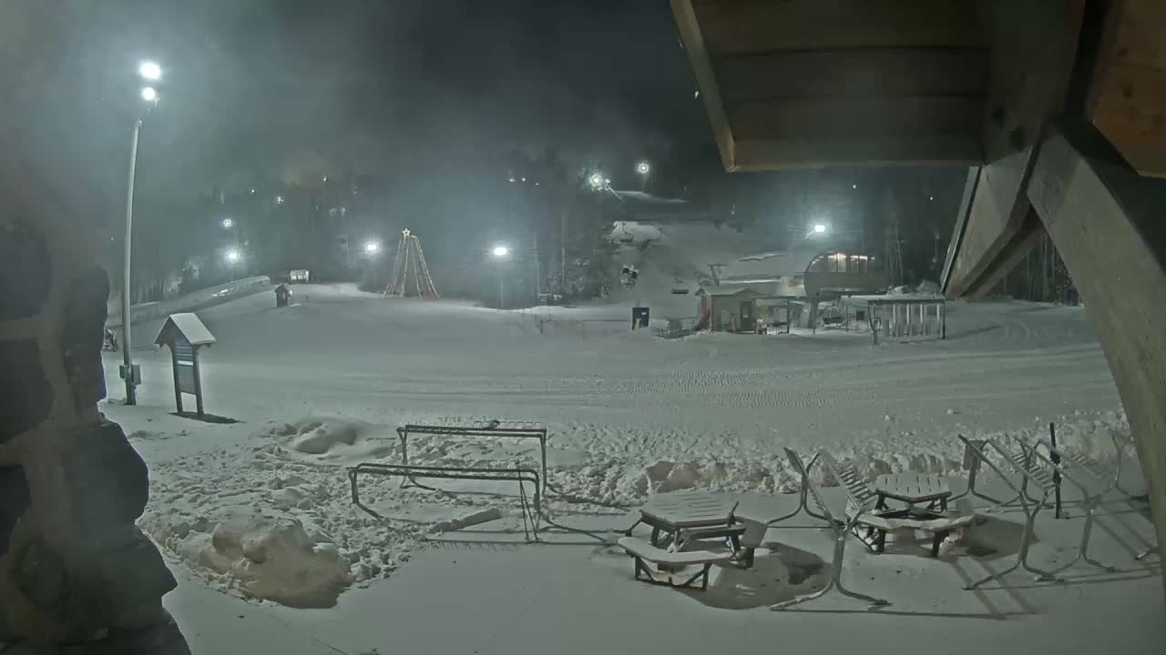 Giants Ridge Main Square, Ski Slopes & Cable Car Live Cam - Biwabik, Saint Louis, Minnesota, USA