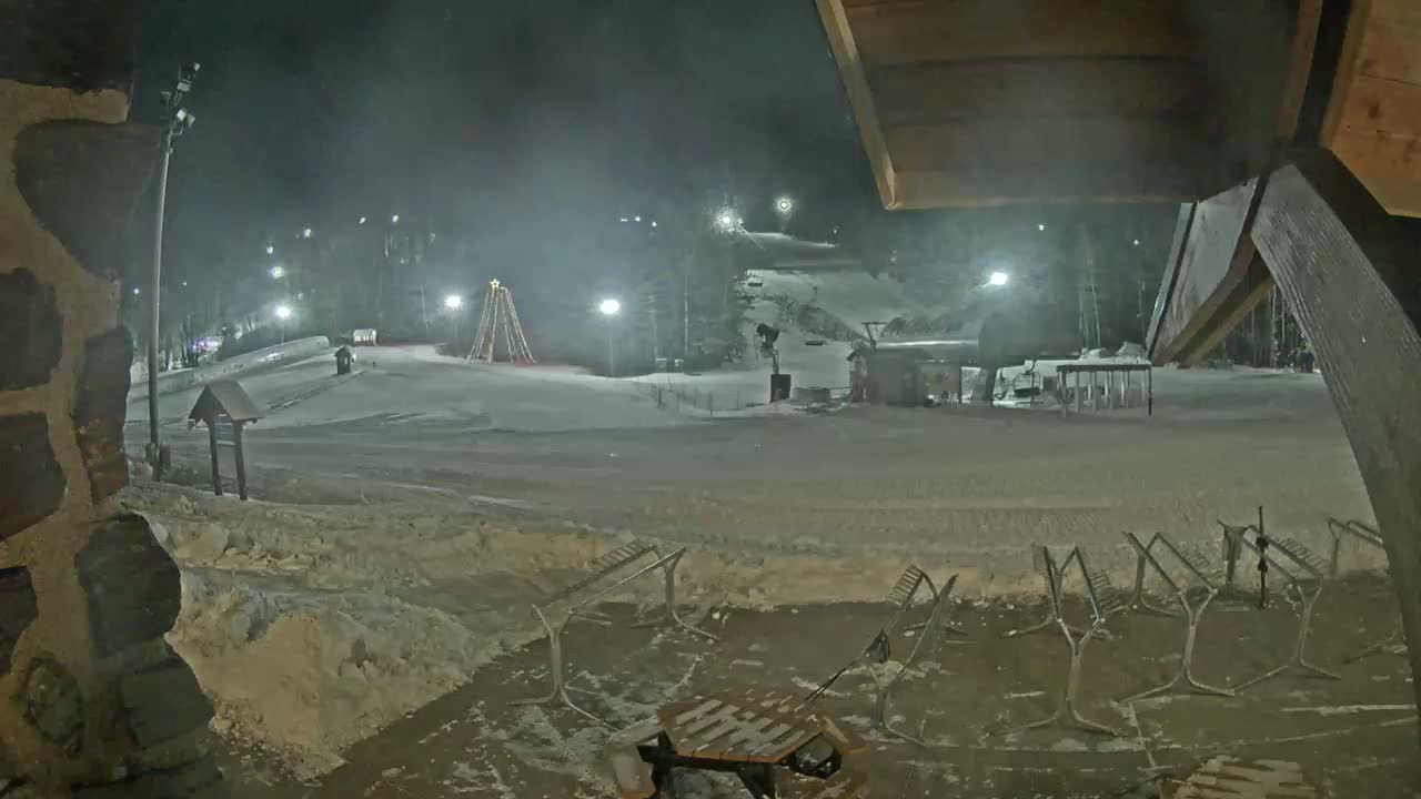 Giants Ridge Main Square, Ski Slopes & Cable Car Live Cam - Biwabik, Saint Louis, Minnesota, USA