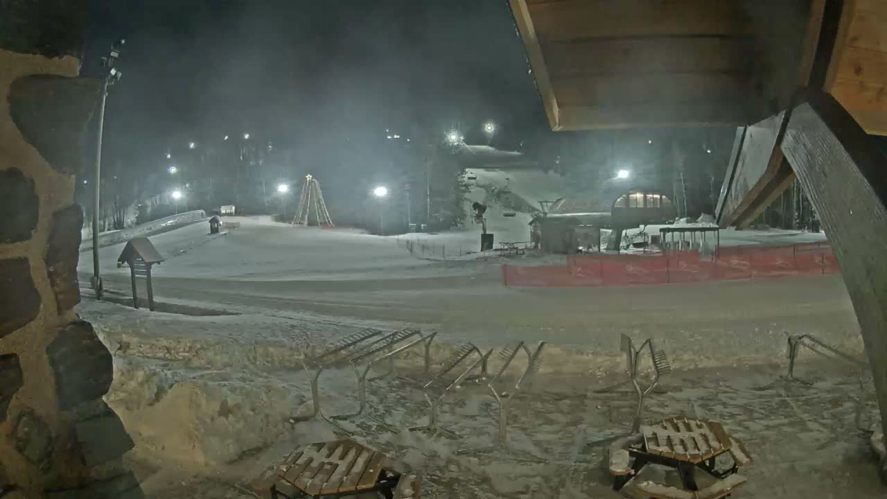 Giants Ridge Main Square, Ski Slopes & Cable Car Live Cam - Biwabik, Saint Louis, Minnesota, USA