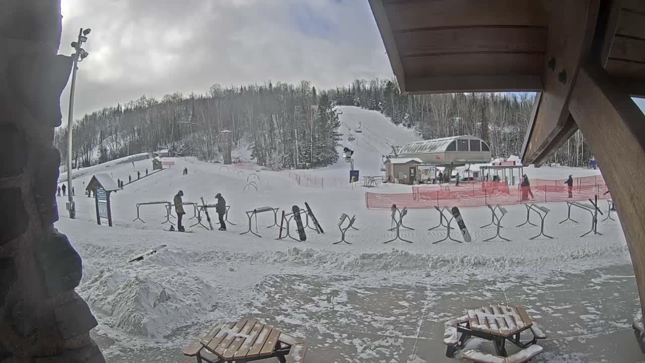 Giants Ridge Main Square, Ski Slopes & Cable Car Live Cam - Biwabik, Saint Louis, Minnesota, USA