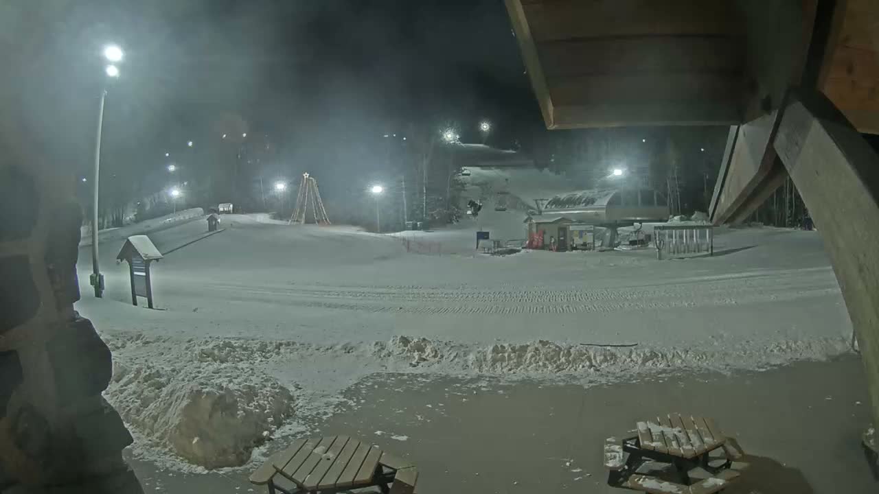 Giants Ridge Main Square, Ski Slopes & Cable Car Live Cam - Biwabik, Saint Louis, Minnesota, USA