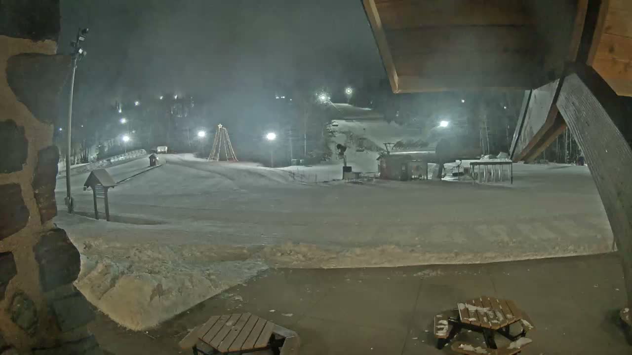 Giants Ridge Main Square, Ski Slopes & Cable Car Live Cam - Biwabik, Saint Louis, Minnesota, USA