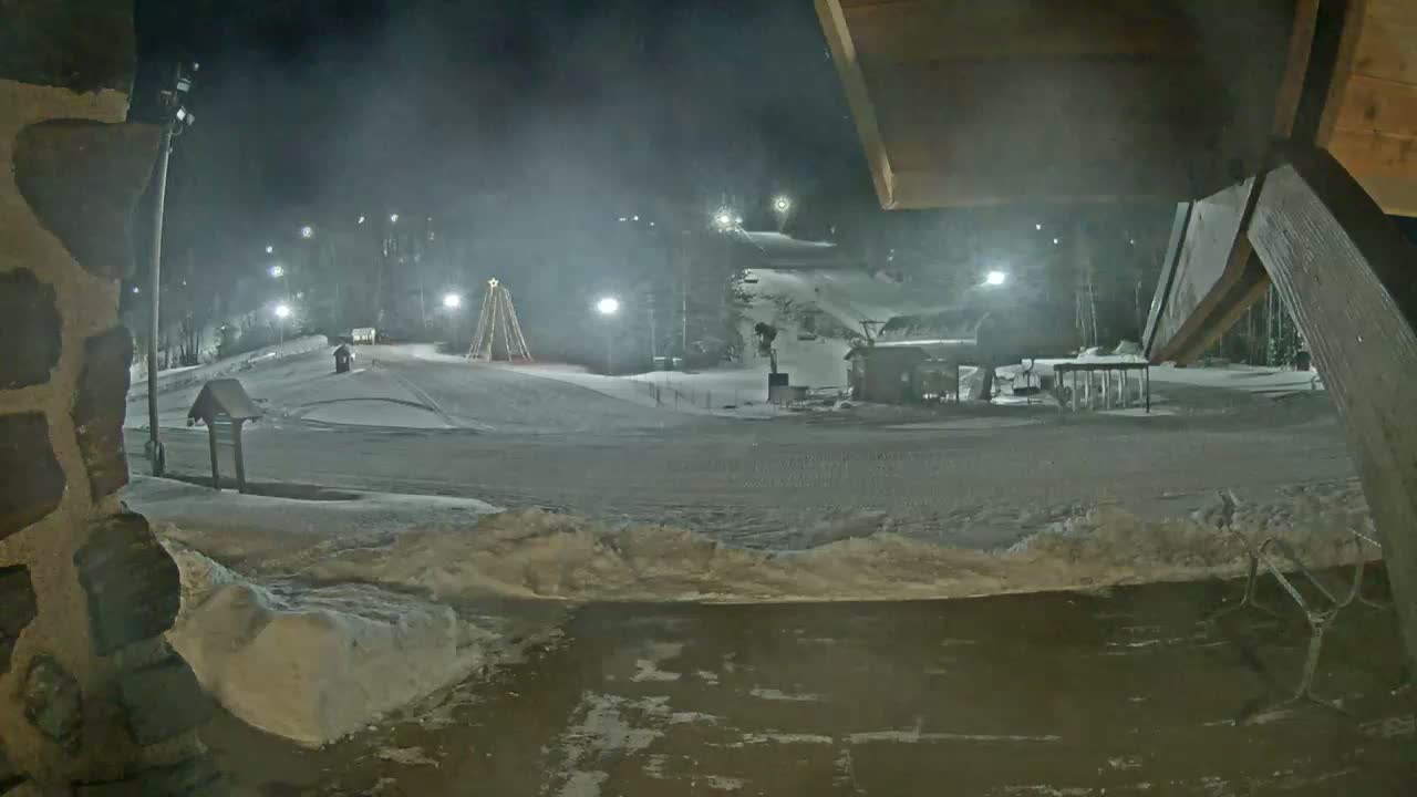 Giants Ridge Main Square, Ski Slopes & Cable Car Live Cam - Biwabik, Saint Louis, Minnesota, USA